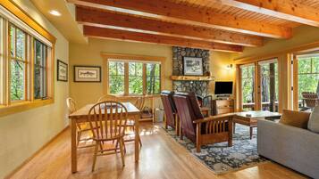 Télévision, cheminée