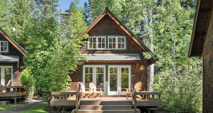 Metolius River Resort Cabin 2 Luxurious cabin on the Metolius River w/ fireplace