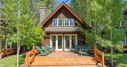 Metolius River Resort Cabin 5 Luxurious cabin on the Metolius River w/ fireplace
