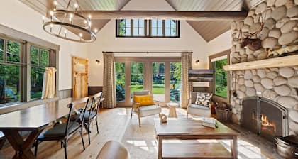 Metolius River Resort Cabin 5 Luxurious cabin on the Metolius River w/ fireplace