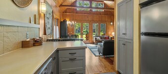 Metolius River Resort Cabin 6 Luxurious cabin on the Metolius River w/ fireplace