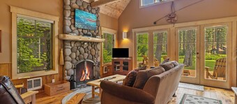 Metolius River Resort Cabin 7 Luxurious cabin on the Metolius River w/ fireplace