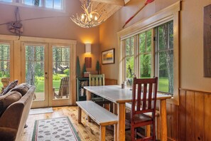 Interior - Metolius River Resort Cabin 7 Luxurious cabin on the Metolius River w/ fireplace (Camp Sherman)