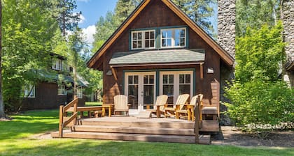 Metolius River Resort Cabin 7 Luxurious cabin on the Metolius River w/ fireplace