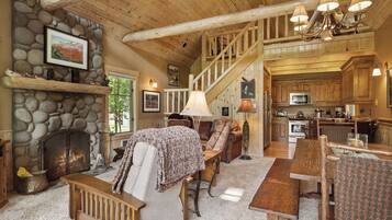 Fernseher, Kamin, DVD-Player, Stereoanlage