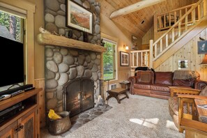 TV, fireplace, DVD player, stereo - Metolius River Resort Cabin 9 Luxurious cabin on the Metolius River w/ fireplace (Camp Sherman)