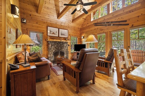 Metolius River Resort Cabin 10 Luxurious cabin on the Metolius River & fireplace