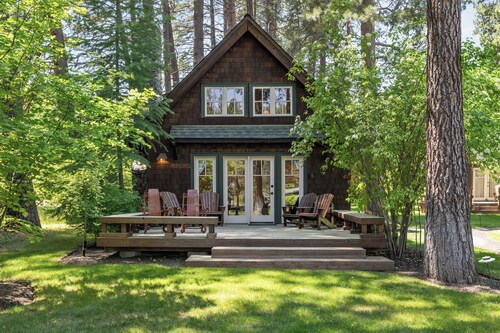 Metolius River Resort Cabin 11 Luxurious cabin on the Metolius River & fireplace