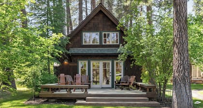 Metolius River Resort Cabin 11 Luxurious cabin on the Metolius River & fireplace