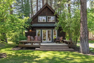 Metolius River Resort Cabin 11 Luxurious cabin on the Metolius River & fireplace