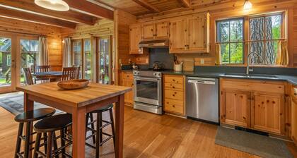 Metolius River Resort Cabin 12 Luxurious cabin on the Metolius River & fireplace