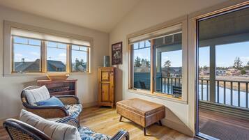 TV, fireplace, DVD player