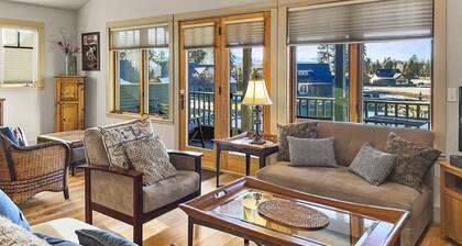 Big Mt View Condo View of the Mountains in Sisters, A/C, Gas Fireplace