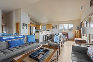 TV, fireplace, DVD player