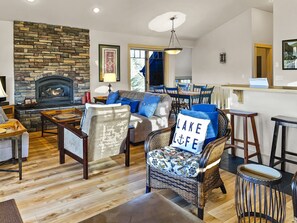 TV, peis og DVD-spiller