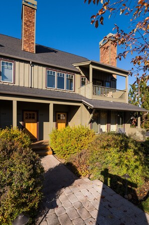 Exterior - Pine Rest - Escape to this beautiful condo A/C, pet friendly near downtown (Sisters)