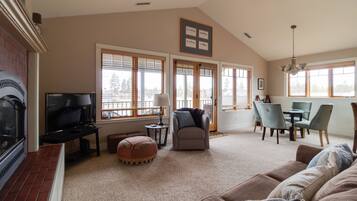 Télévision, cheminée