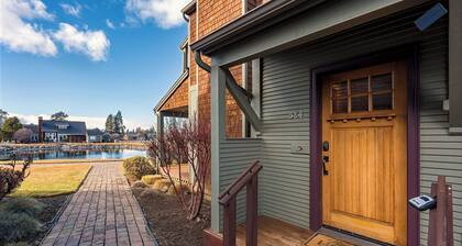 Ponderosa Sunset Retreat 2 bedroom 2 bath in Pine Meadow Village Sisters Oregon