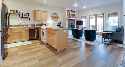 Magical Sisters Retreat 1st Floor 2 Bedroom Condo in Pine Meadow Village