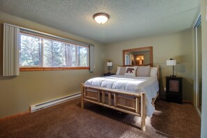 2 bedrooms, iron/ironing board, free WiFi, bed sheets - The Sisters Moose Home in Tollgate Sleeps 6 Access to Seasonal Pool (Sisters)