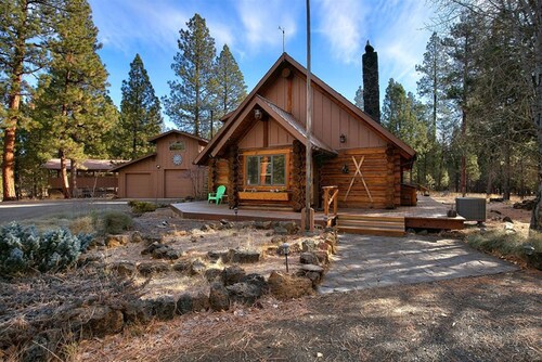 Sisters Dream Inn amazing dog friendly cabin located in a quiet area of Sisters