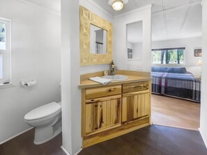 Sèche-cheveux, serviettes fournies