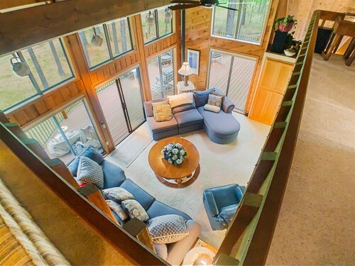 Sleeps 11 • Large deck • On the golf course