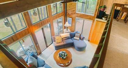 Sleeps 11 • Large deck • On the golf course