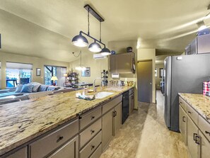 Interior - Canyon Perch Beautiful High Desert Views relaxing 3 bedroom 2 bath home (Sisters)