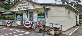 Beautiful land mark property 15 mins from the Wisconsin river and lake
