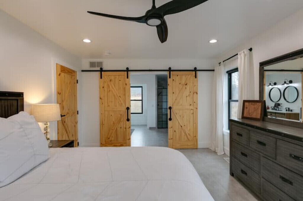 3 camere, una scrivania, ferro/asse da stiro, culla da viaggio