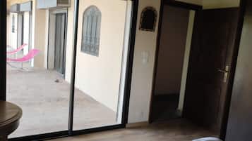 4 makuuhuonetta, silitysrauta/-lauta, vauvan matkasänky, ilmainen Wi-Fi