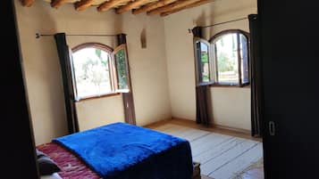 4 bedrooms, iron/ironing board, travel cot, free WiFi