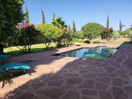Outdoor pool. Maison Avec Piscine Privée, Jardin Arboré, Parking Clos à 2 kms D'amizmiz