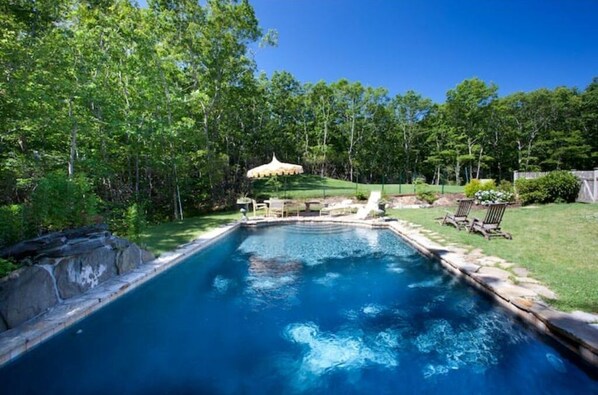 A heated pool - Beautiful Hamptons Home (Sag Harbor)