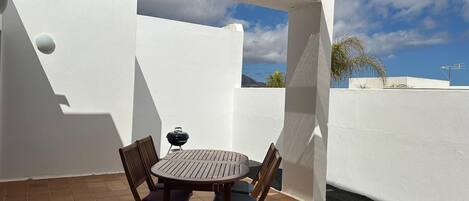 تناول الطعام بالخارج