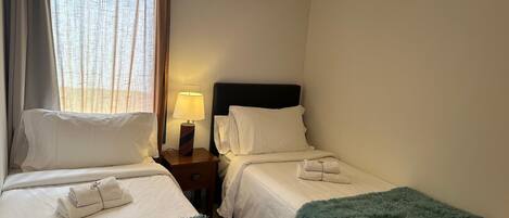 2 dormitoris, planxa i posts de planxar, wifi gratuïta i roba de llit