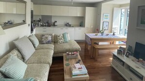 Basic Apartment, 1 Double Bed | Living area - Beautiful & Stylish 1BD Flat - Fulham (London)