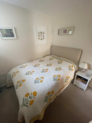 Apartamento básico, 1 cama de casal | 1 quarto, espaço de trabalho para notebook