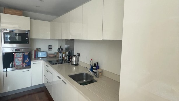 Basic Apartment, 1 Double Bed | Private kitchen - Beautiful & Stylish 1BD Flat - Fulham (London)