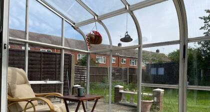 Charming Large 3 Bedroom House /garden Fauners, Basildon, Essex Ss165ap