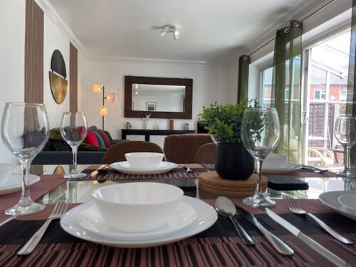 Charming Large 3 Bedroom House /garden Fauners, Basildon, Essex Ss165ap