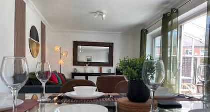 Charming Large 3 Bedroom House /garden Fauners, Basildon, Essex Ss165ap