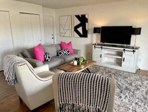 Smart TV, mesa de pingue-pongue