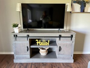 Interior - 28 North Extended Stay Suites!! pickleball, hot tubs and game room + pool tables (Traverse City)