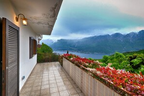 Property grounds - Appartamento Il Gufo by Theater Home - with marvellous lake view (Tignale)