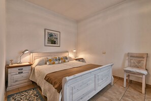 2 bedrooms, bed sheets - Appartamento Il Gufo by Theater Home - with marvellous lake view (Tignale)