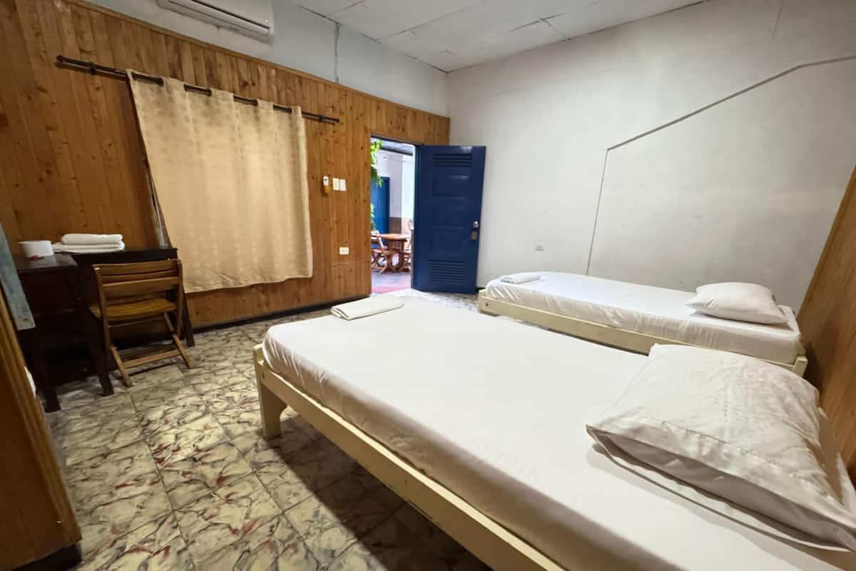 Classic Double Room, Mixed Dorm, Non Smoking, Ensuite | 1 bedroom, hypo-allergenic bedding, iron/ironing board, free WiFi
