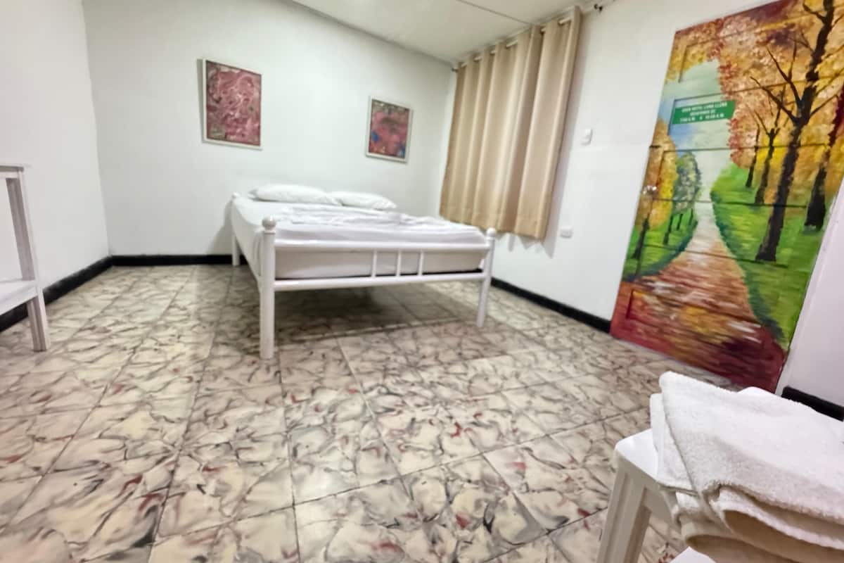 Traditional Room, 1 Double Bed, Ensuite, Ground Floor | 1 bedroom, hypo-allergenic bedding, iron/ironing board, free WiFi