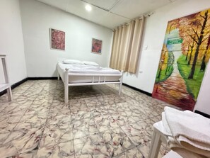 Traditional Room, 1 Double Bed, Ensuite, Ground Floor | Hypo-allergenic bedding, iron/ironing board, free WiFi, bed sheets - Hostal Luna Llena  (Cartagena)
